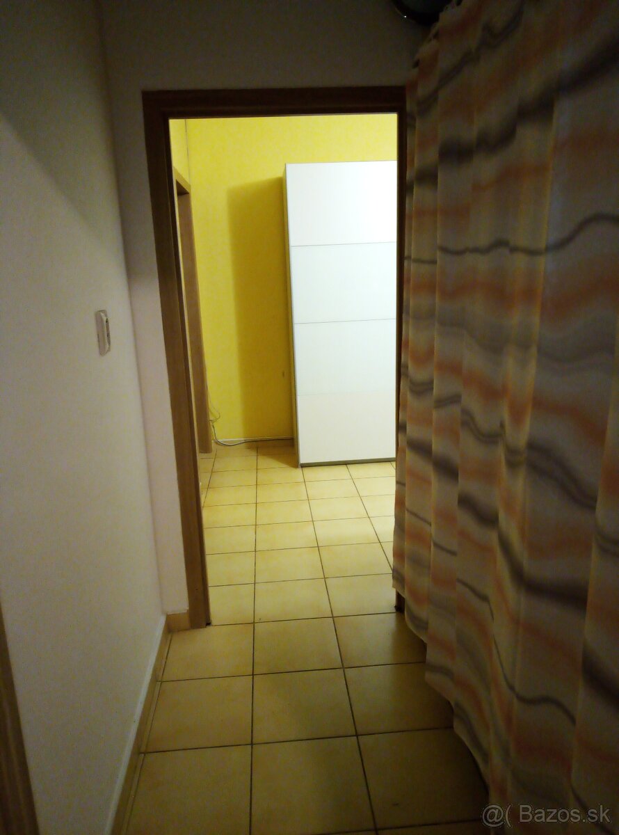 Prenájom bytu Vráble - 4