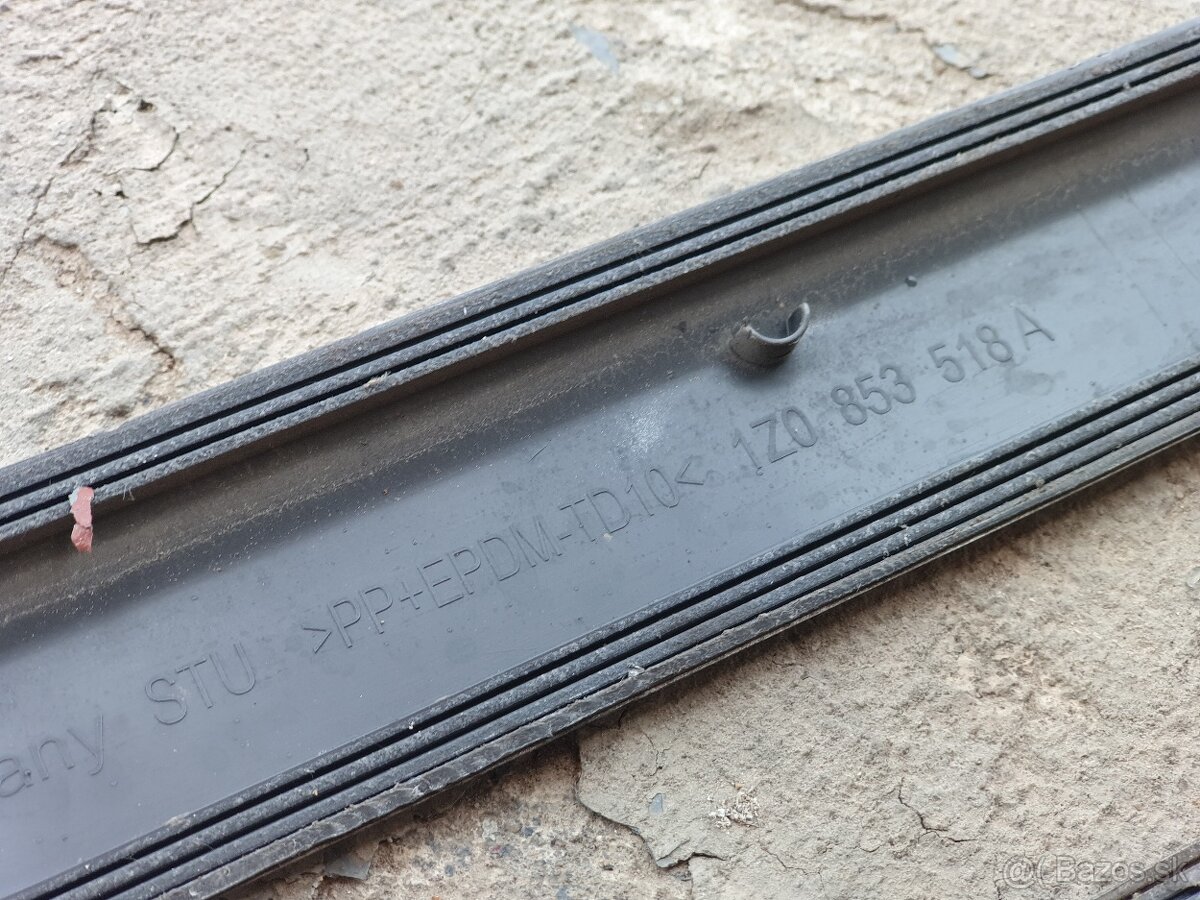 Škoda Octavia 2 Facelift • Lišty pravých dverí - 4