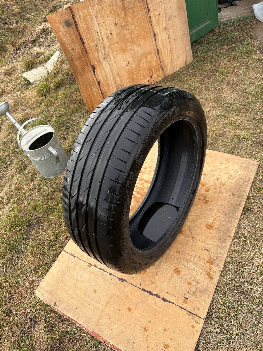 Hankook Ventus Evo SUV 235/45 R20 - 4