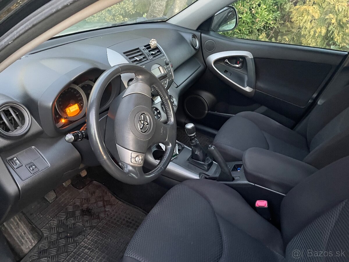 Rav 4 2,2D Diesel 100kw R.v. 09/2007 prvý majiteľ - 4