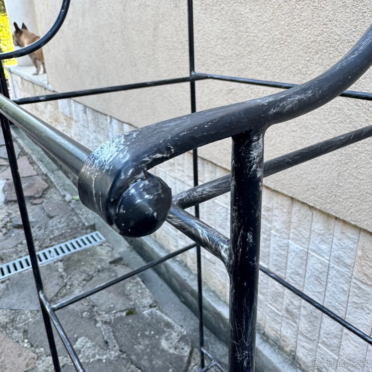 Kovový regál so sklenenými poličkami - 4