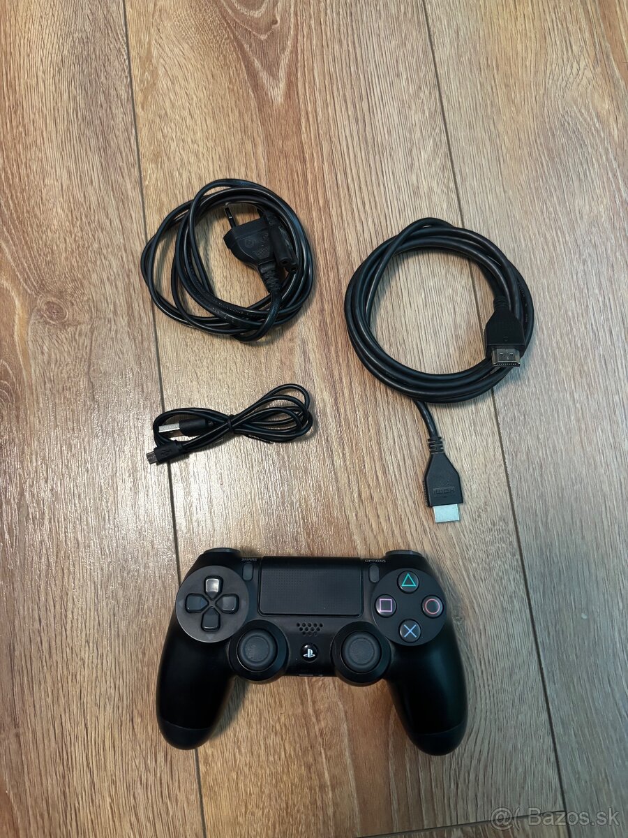 PS4 500GB - 4
