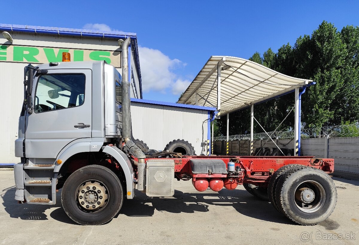 MB Axor 4x4 E3 a MB Axor 4x2 E4 s cisternou 8,3 m3 - 4