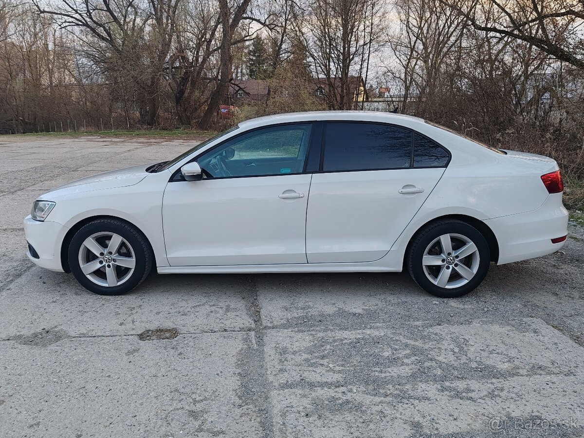 VOLKSWAGEN JETTA 1,6TDI - 4