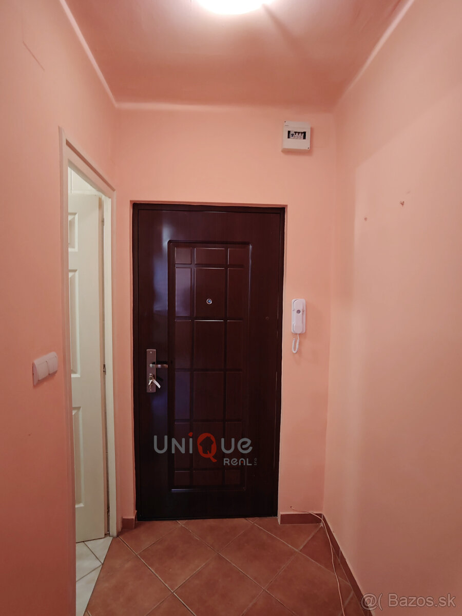 NA PREDAJ GARSÓNKA – KOMÁRNO, Cintorínsky rad - 4