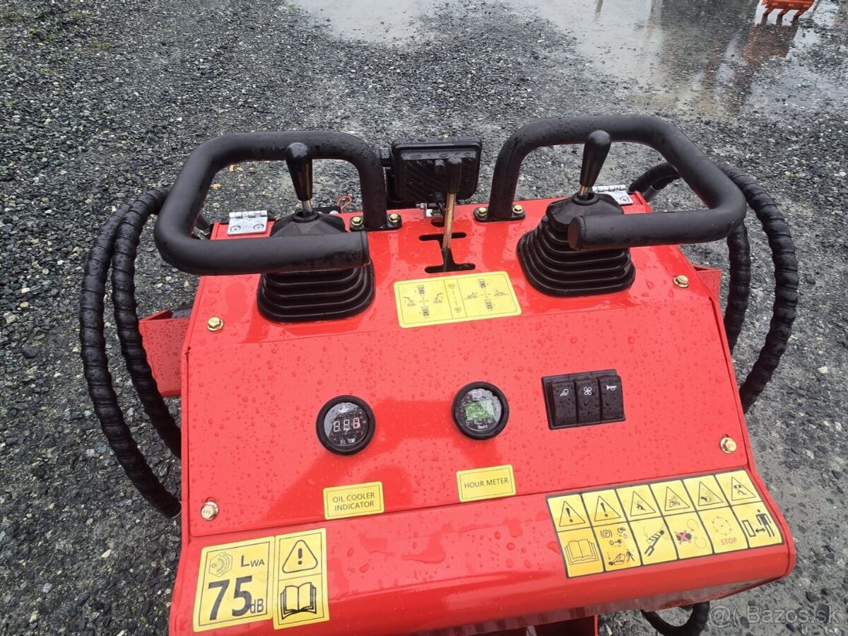 Mininakladač SLZ323TZ - 4
