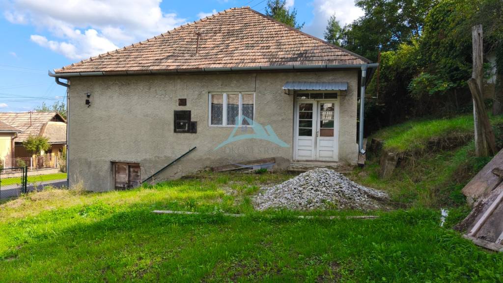 Vidiecky dom v obci Olováry v okrese Veľký Krtíš. - 4