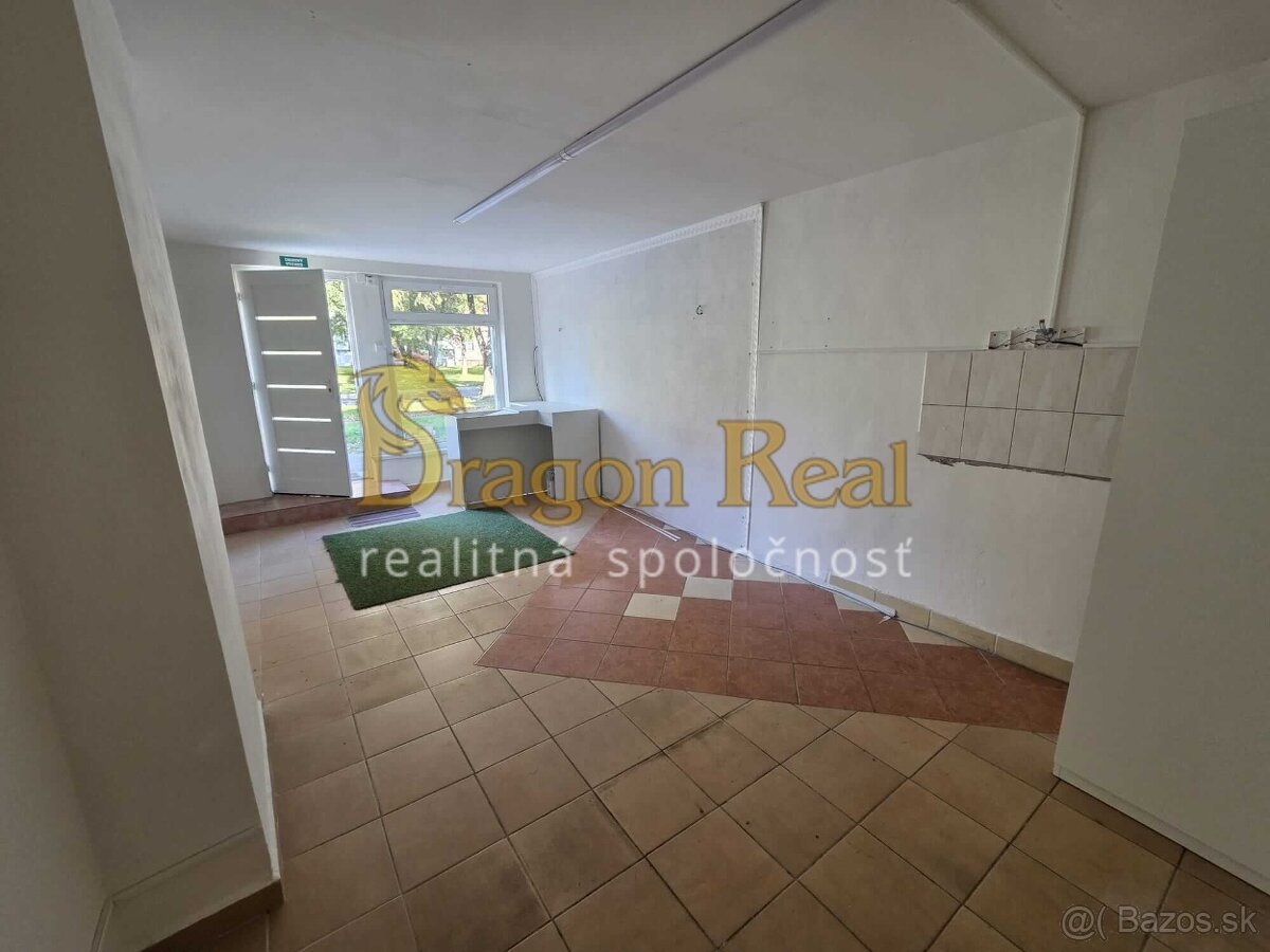 PRENÁJOM – Obchodný priestor o rozlohe 25 m2 – MICHALOVCE - 4