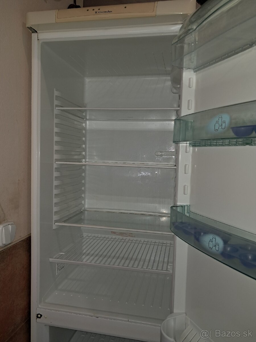 Chladnička s mrazničkou - 4