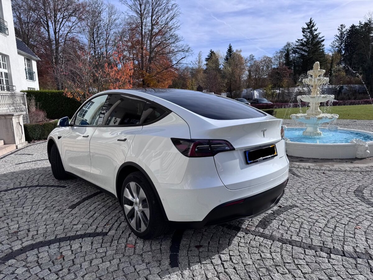 Predám Tesla Model Y Dual motor Long range Zaruka - 4