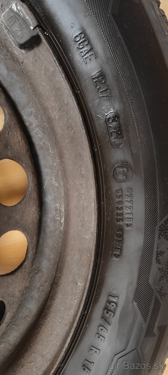 Predám 4 zimné pneumatiky s diskami Škoda octavia 2 - 4