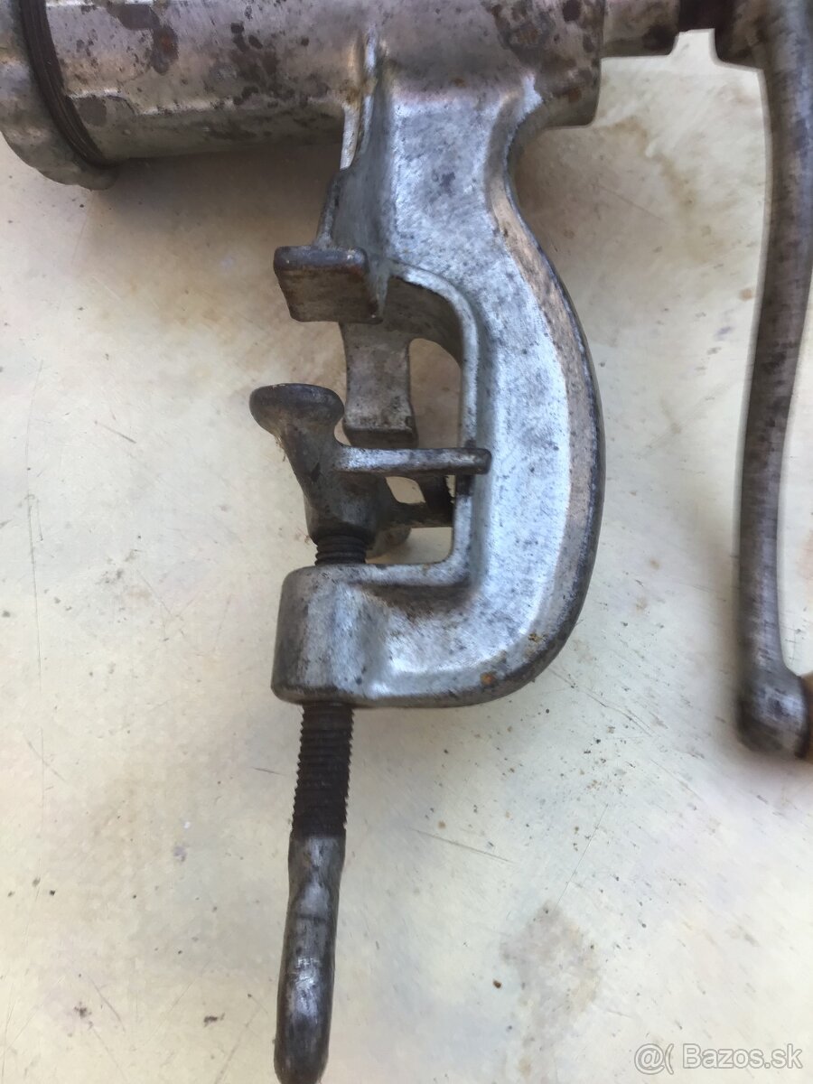 MLYNčEK NA MASO č.10 - 4