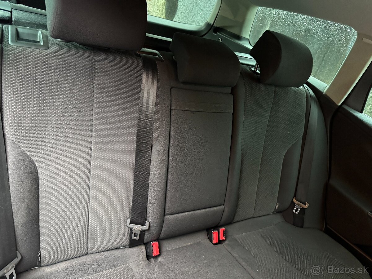 Zadne sedacky na passat B6 a B7 - 4