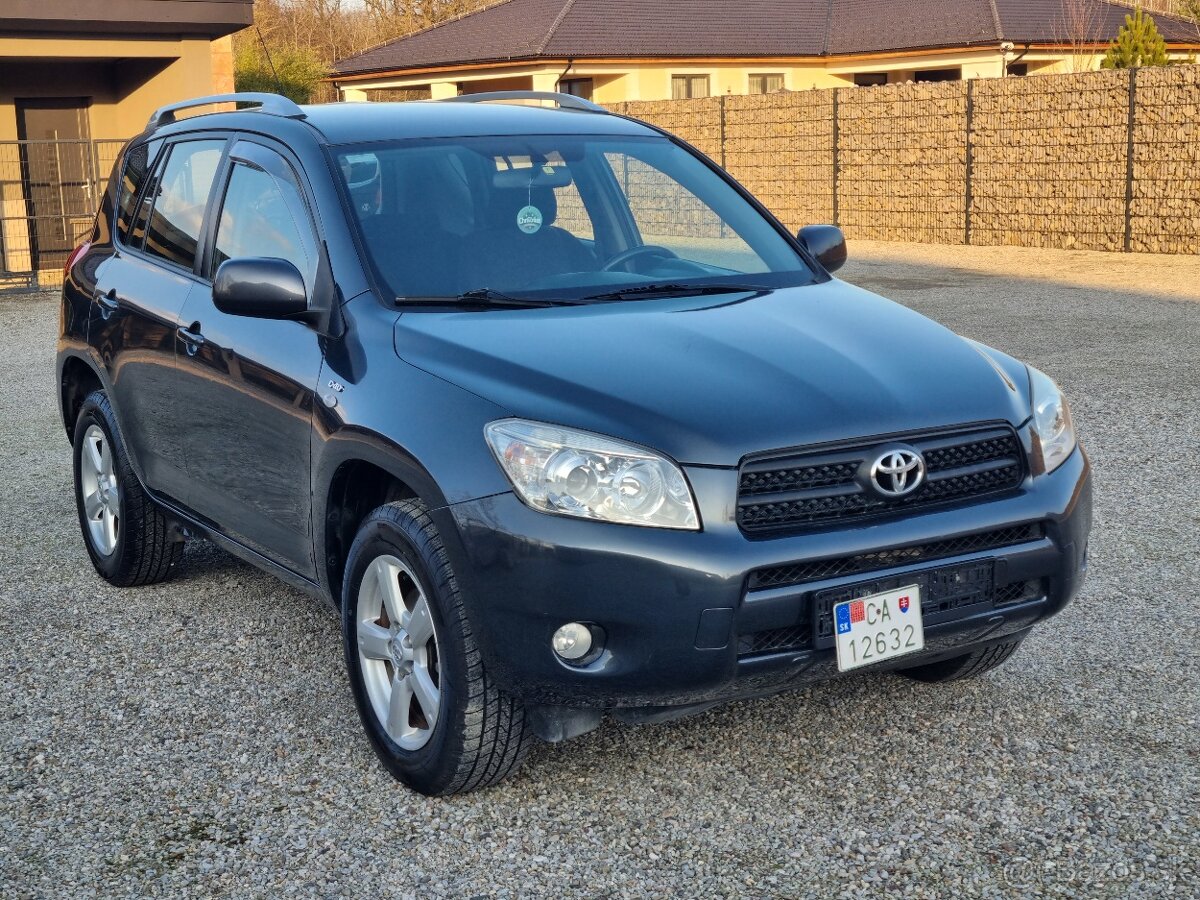 TOYOTA RAV 4 2,2D4D 4x4 - 4