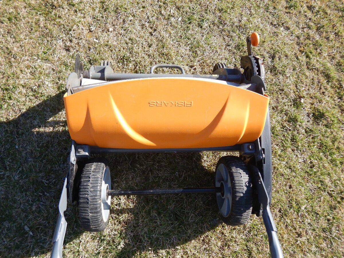 vretenová kosačka FISKARS StaySharp Max - 4