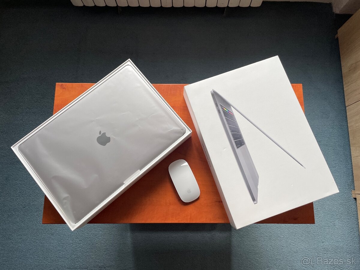 MacBook Pro 2018 15-inch, 16GB, 512GB SSD - 4