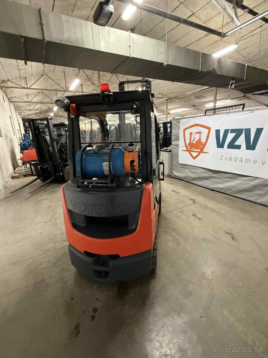 Vysokozdvižný vozík Toyota 8FGCU25 LPG - 4
