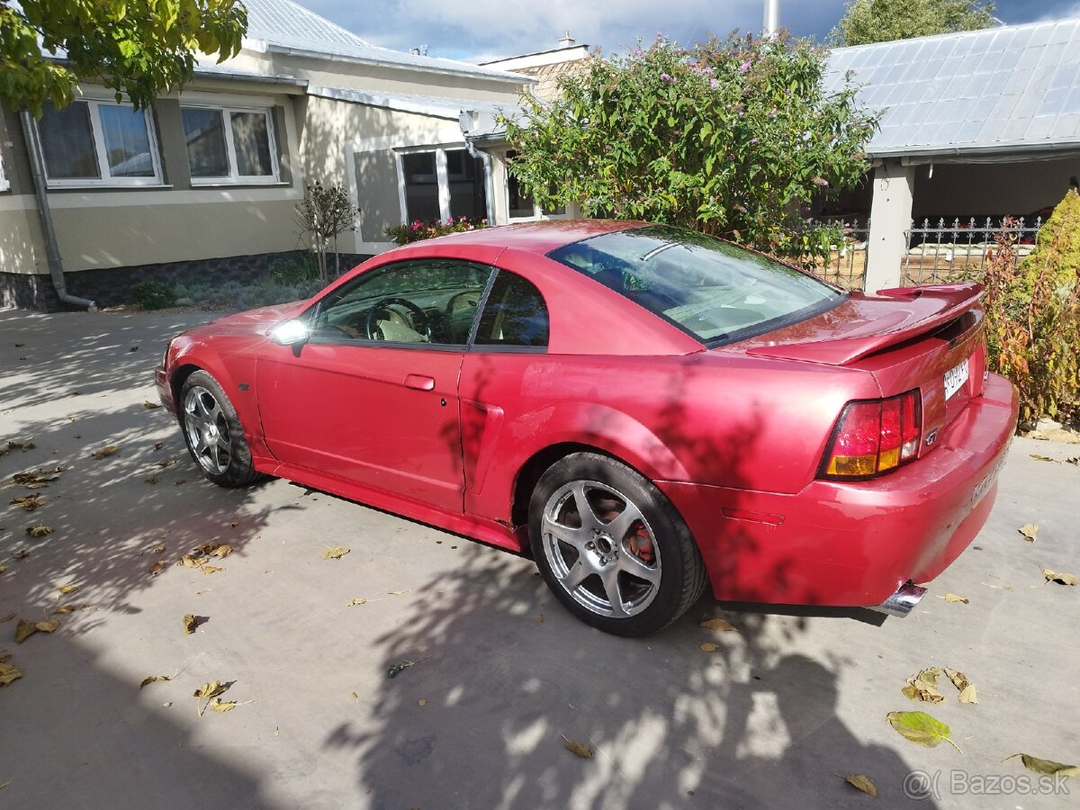 Ford Mustang GT 4.6 V8 - 4