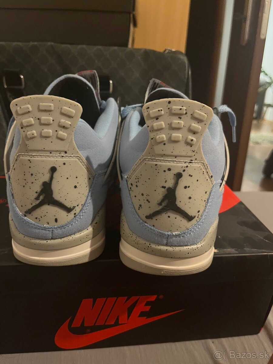 Jordan 4 UNC - 4