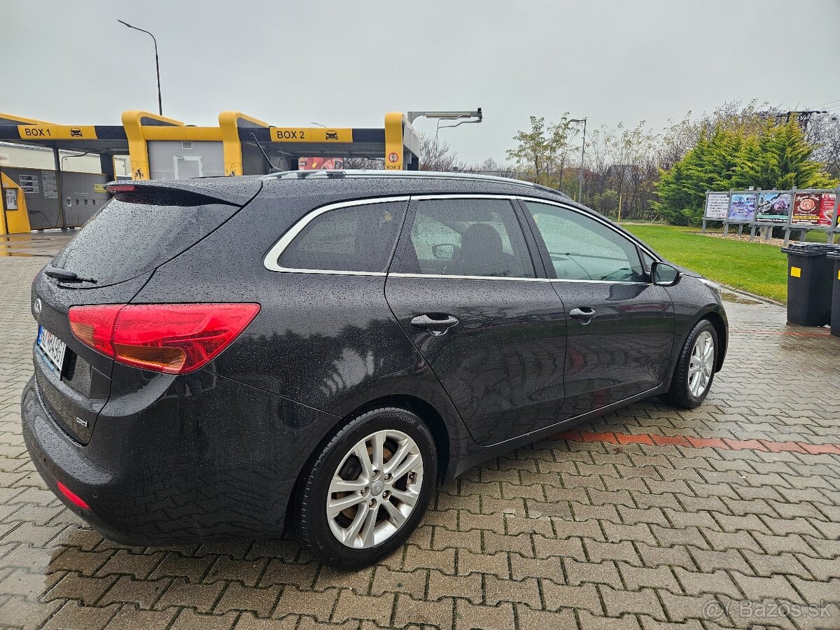 KIA CEED Platinum 1,6 CDRi SW (94kw/128k) - 4