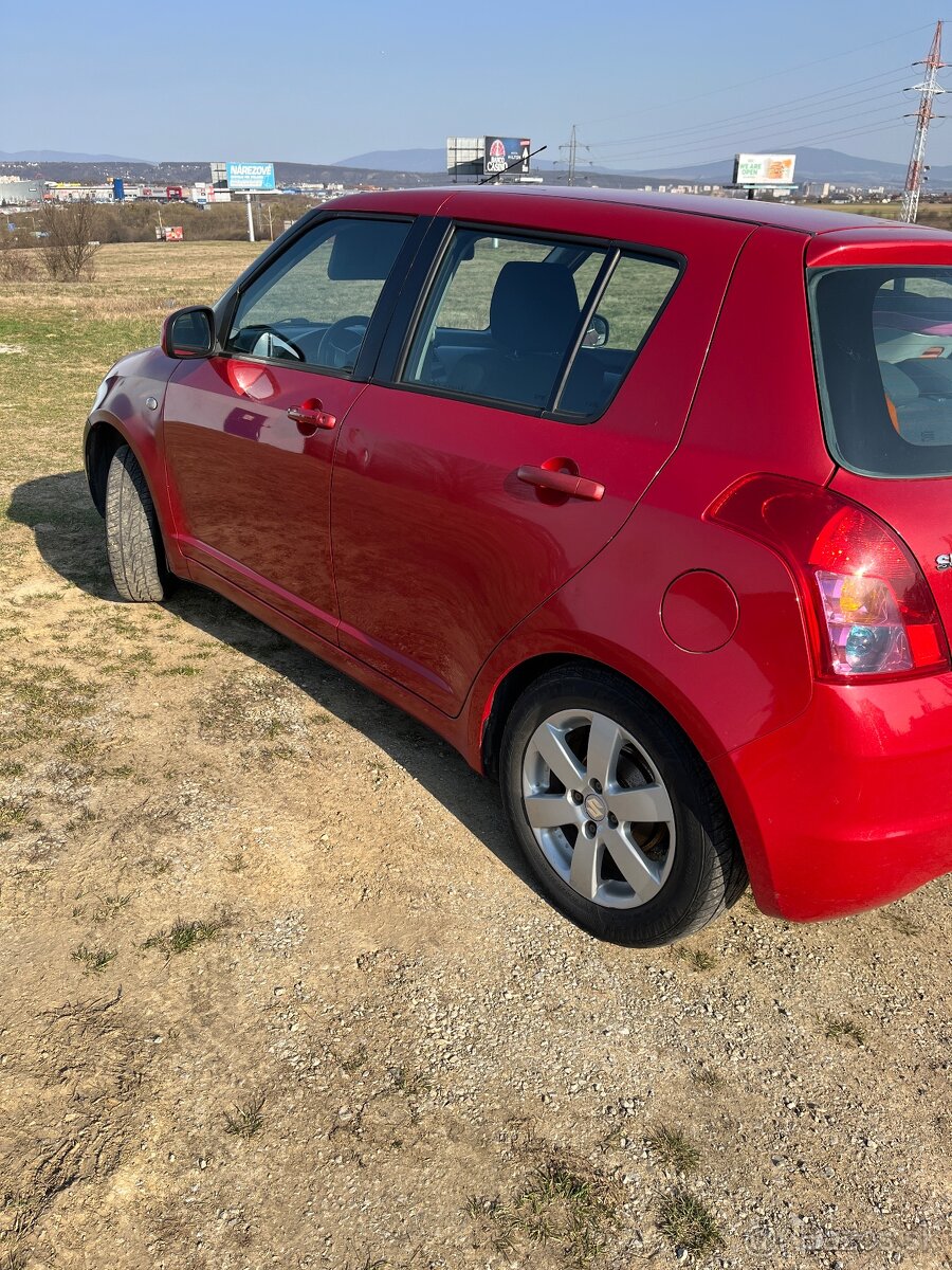 Predám Suzuki Swift 1.3 benzín r.v 2007 - 4