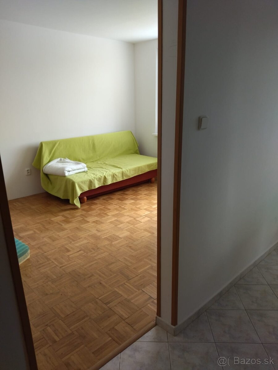 1 izb. byt PK obrancov mieru - slnečný s balkónom a pivnicou – foto 4