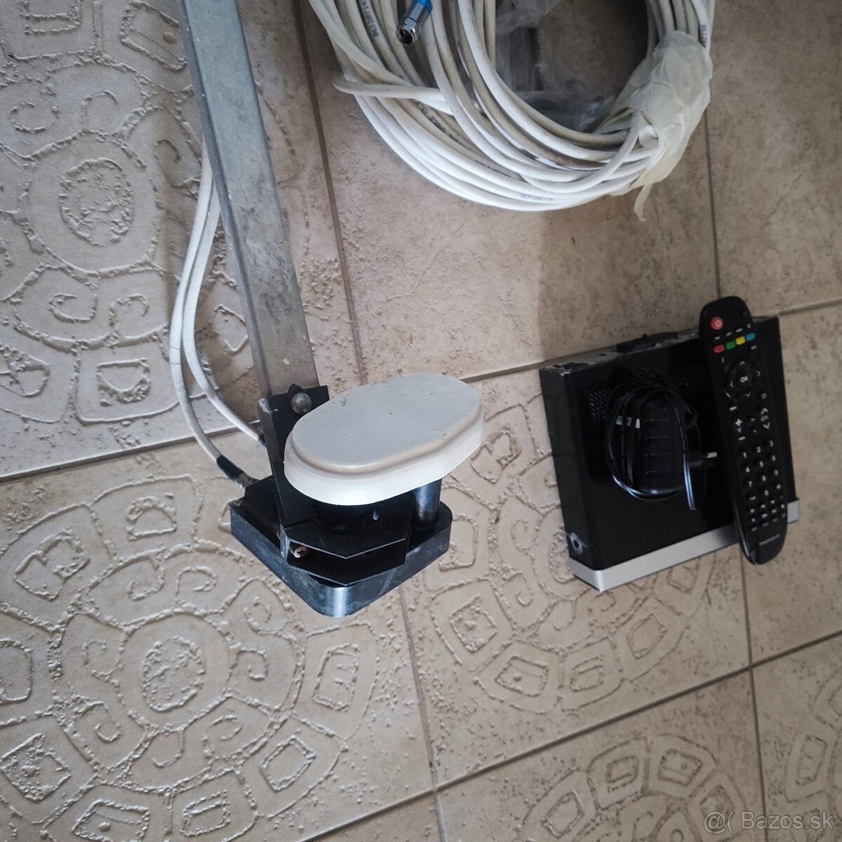 Satelit s Twin LNB + trojnozka + Set top box+ Kábel - 4