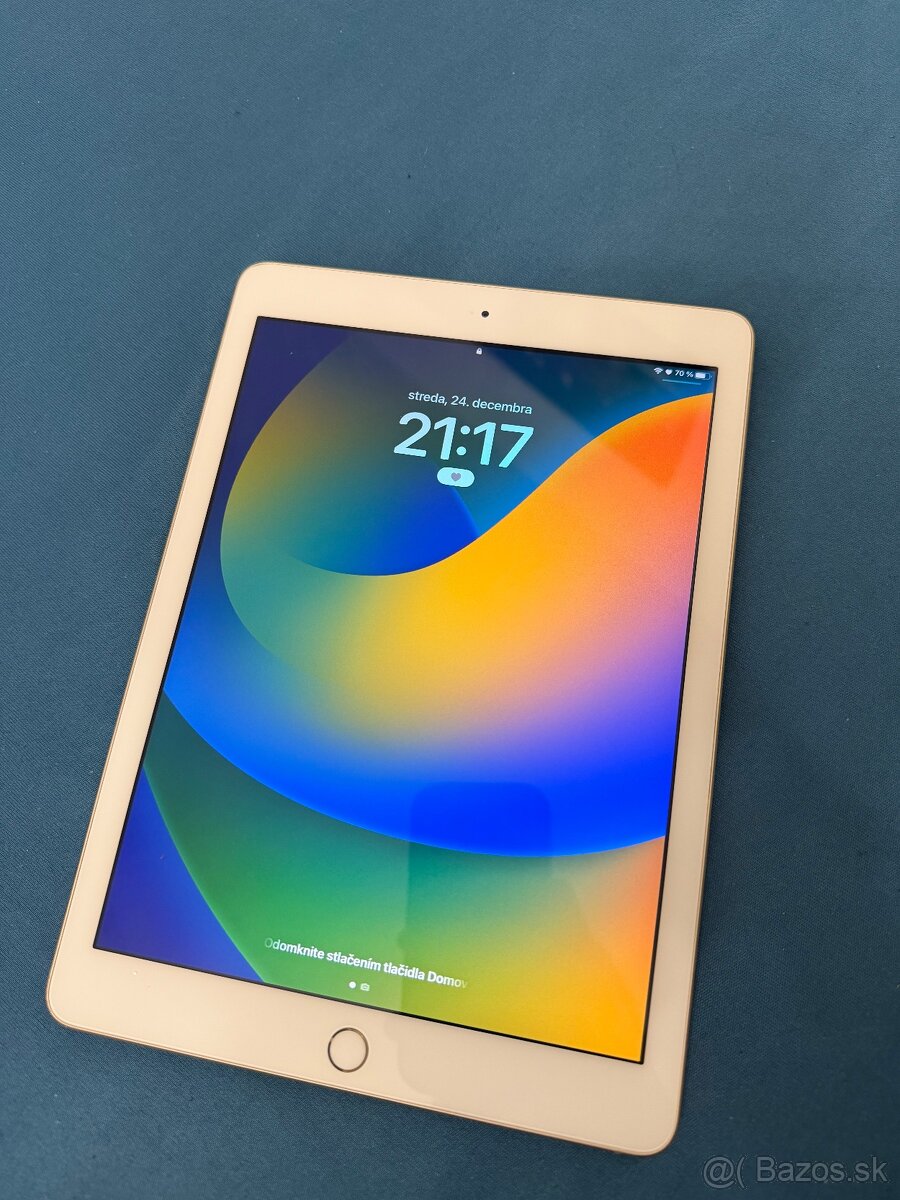 Apple iPad 5th gen - 4