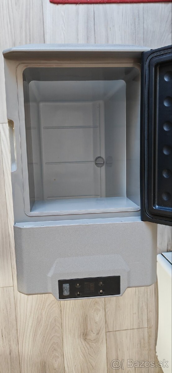 Prenosná chladnička s mrazničkou 50 l - 4