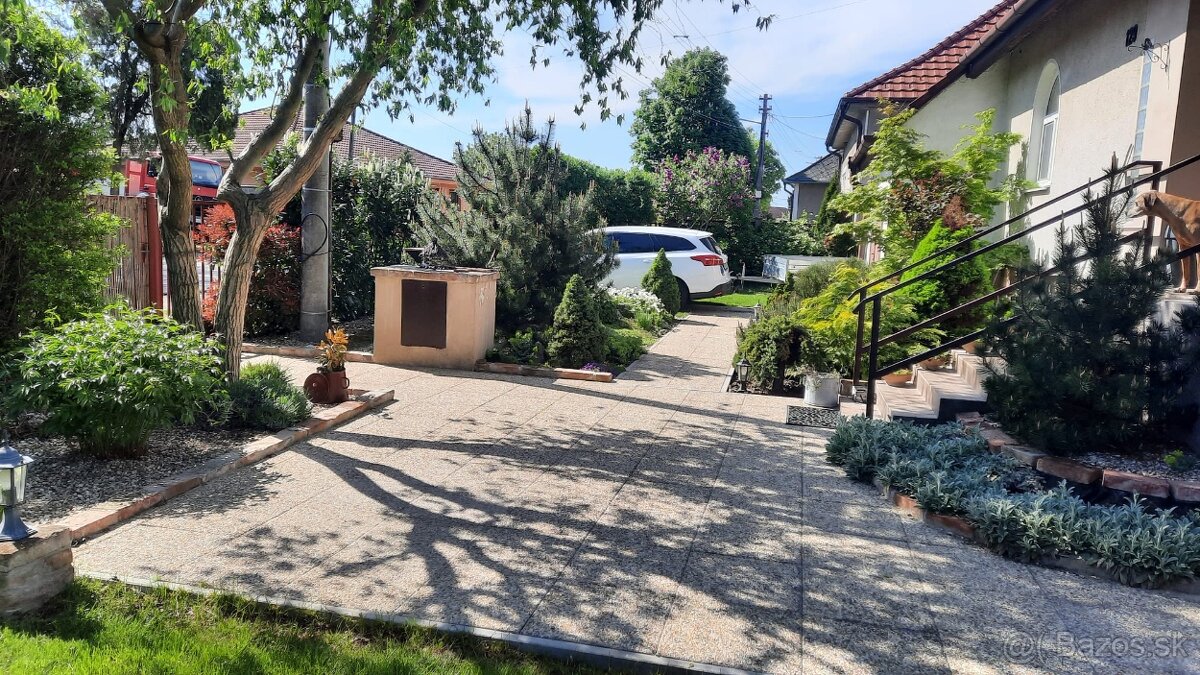 Nádherný 5iz rod dom s krásnou záhradou - 4