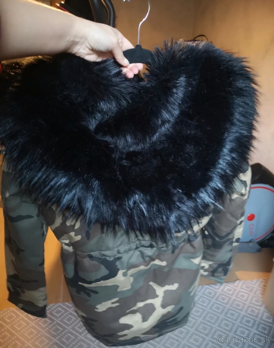 Zimná bunda s kapucňou - 4