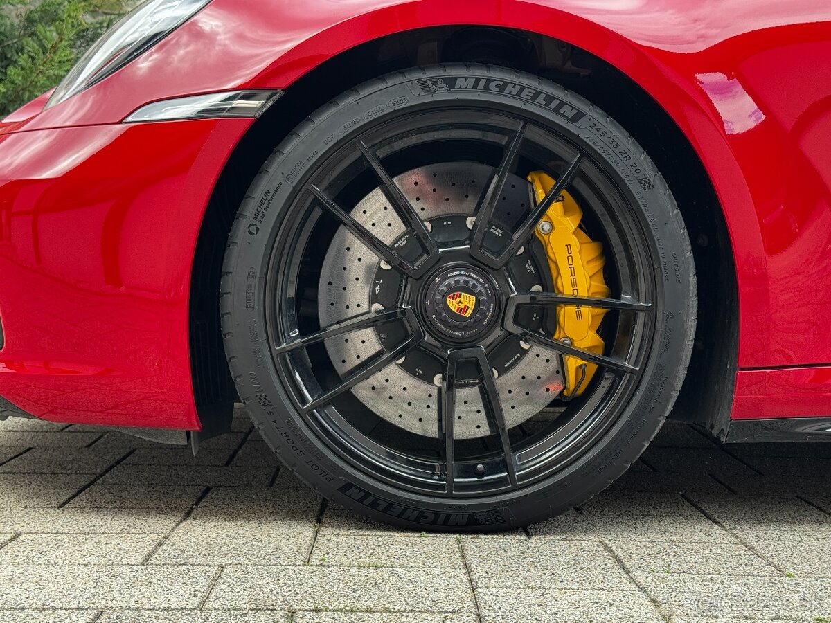 Porsche 911 Carrera 4 GTS - 4