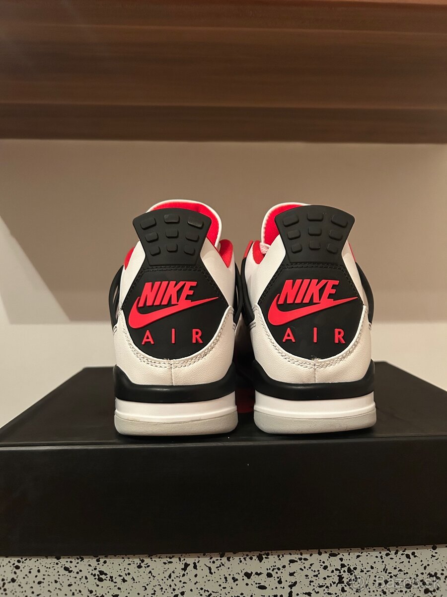 Jordan 4 Retro Fire Red - 4