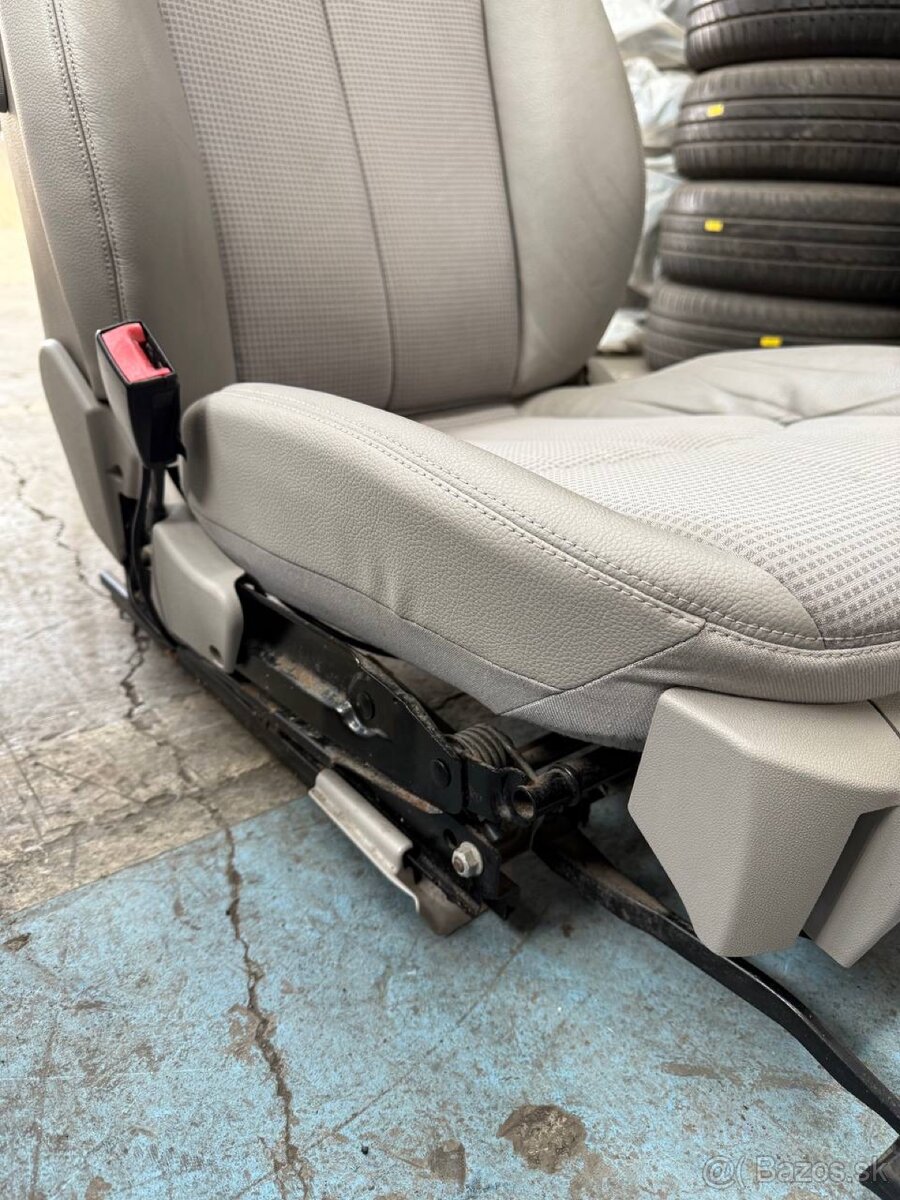 Sedadla Mercedes-Benz W211 sedan facelift - 4