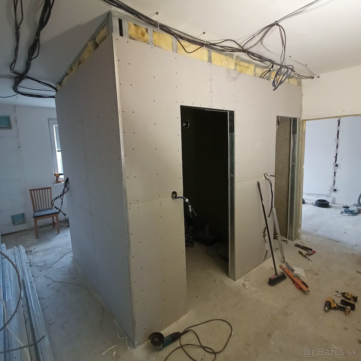 REKONŠTRUKCIE BYTOV -INTERIÉROV, DOMOV - 4