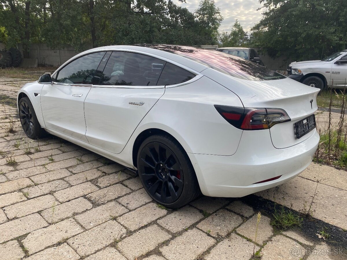Tesla 3 Perfomance 4WD Dovuz Italia - 4
