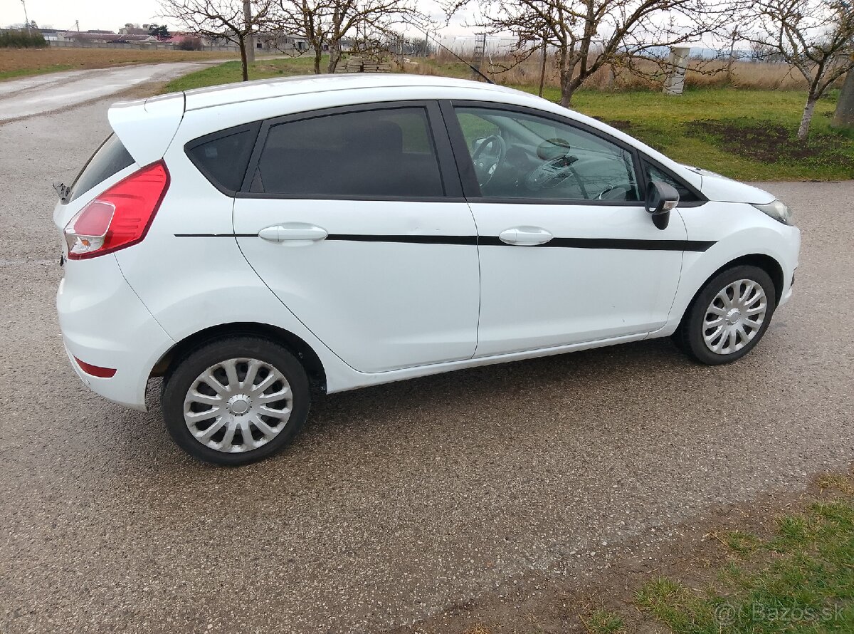 Ford Fiesta 1,2 44 kw rok 2013 - 4