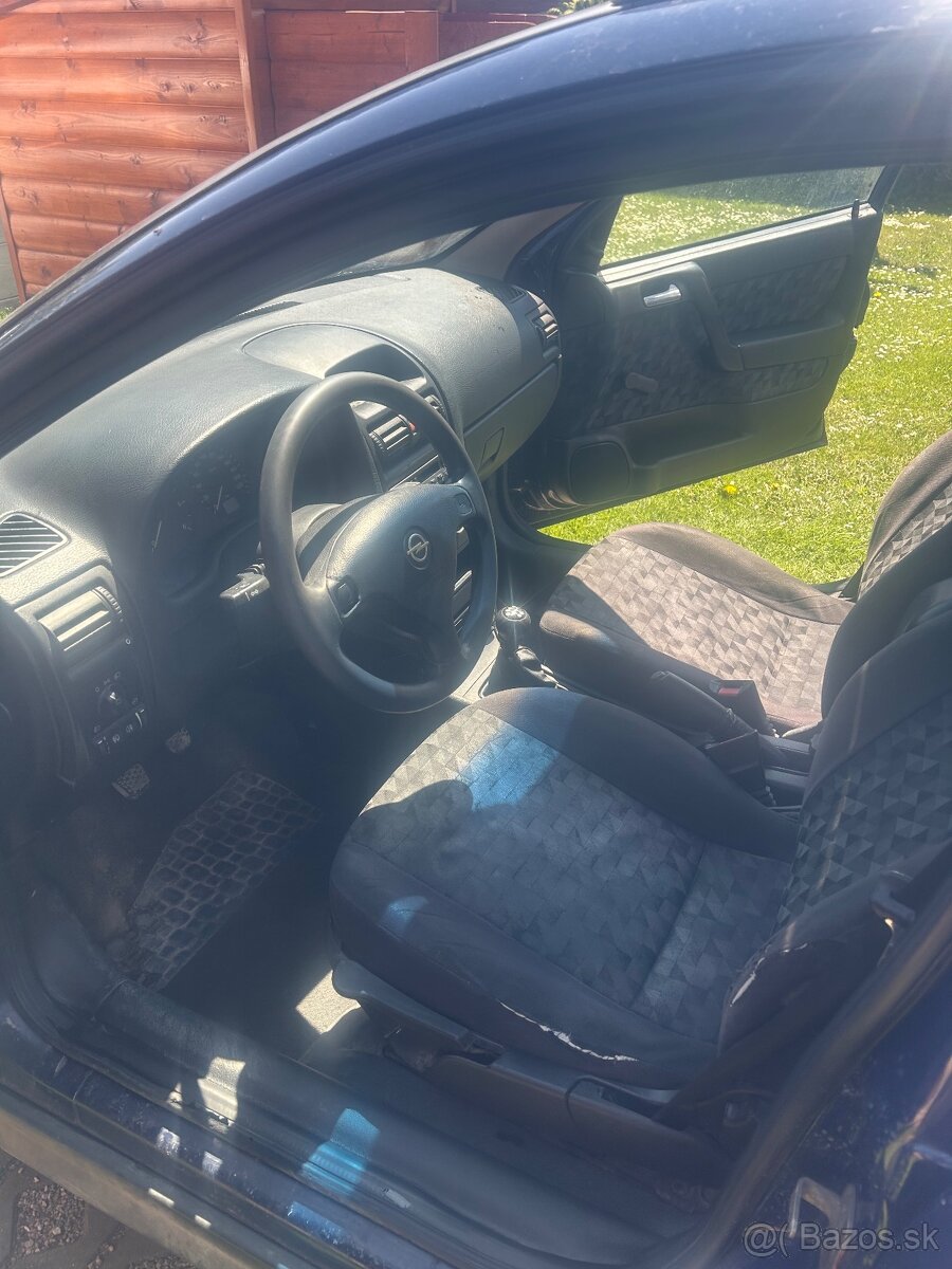Opel Astra Caravan - 4