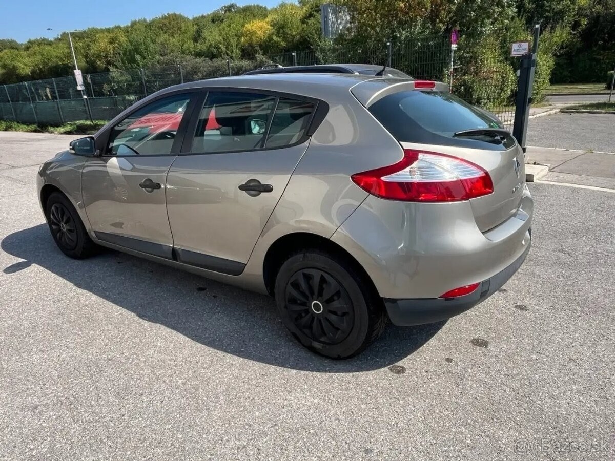 Renault Megane 3 r.2010 1.6i benzín 5 dv.hatchback - 4