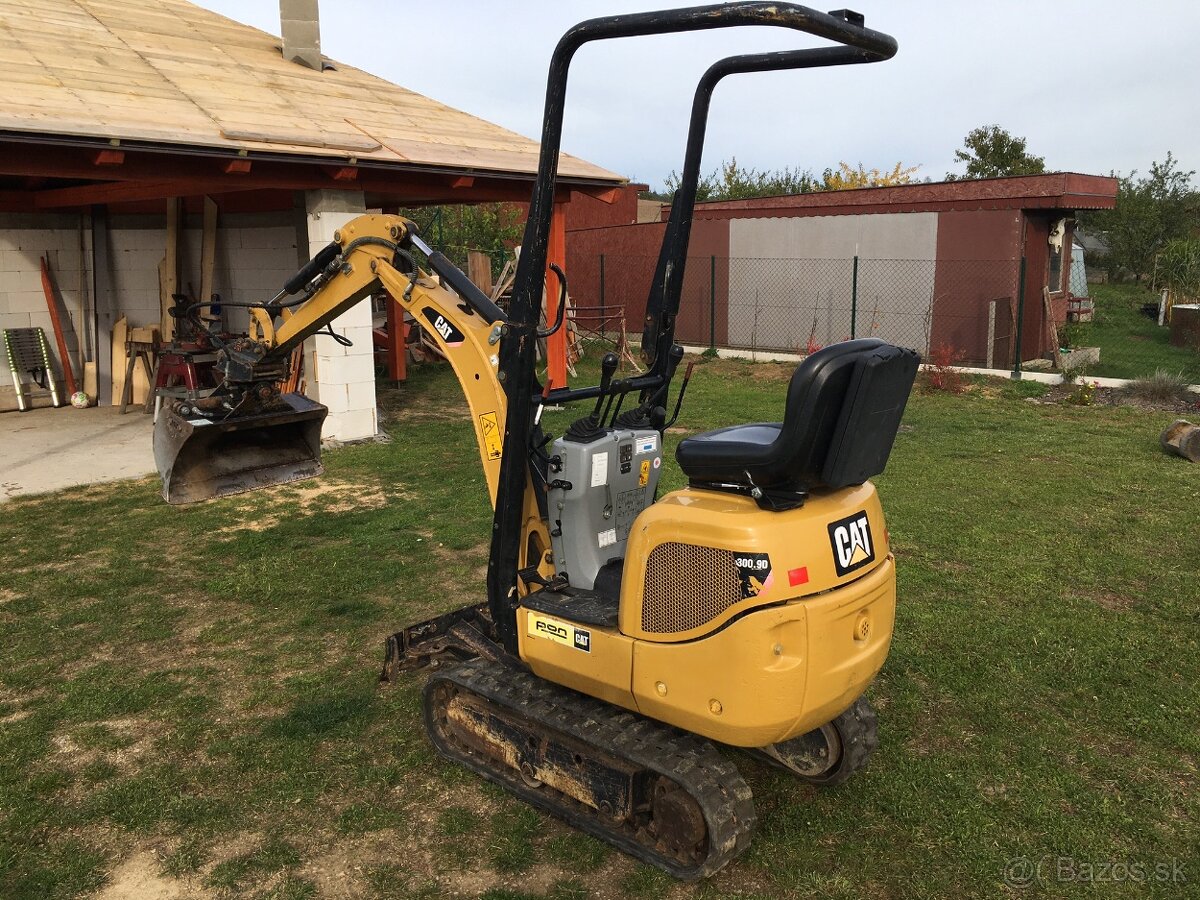 Minibagr CAT 300-9D - 4