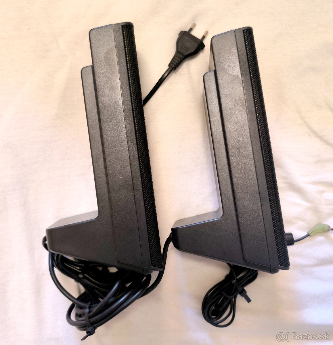 Predám aktívne reproduktory LOGITECH X-140 - 4