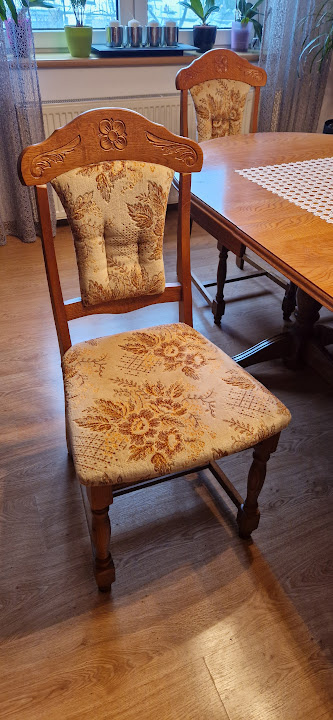 Jedálenský stôl a 8 stoličiek - 4