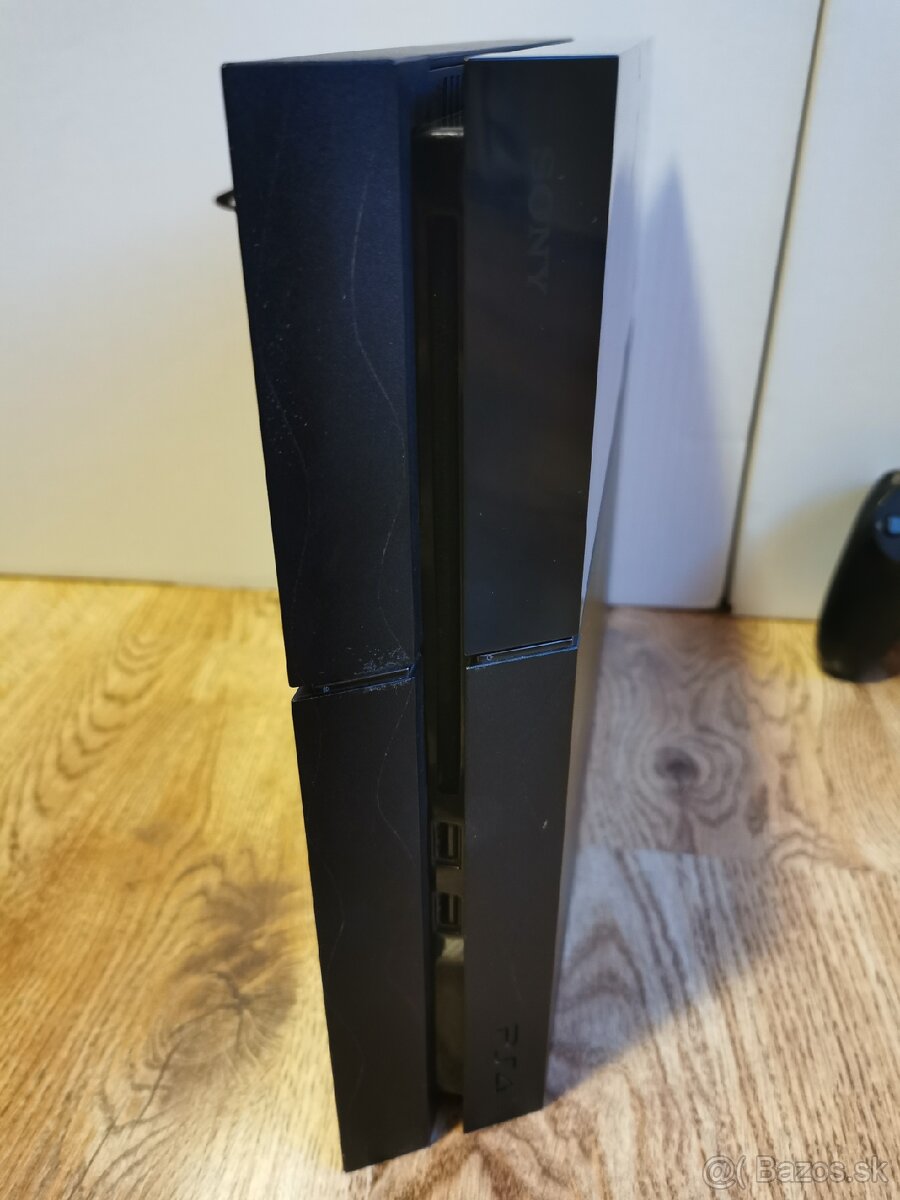 PS4 500GB - 4