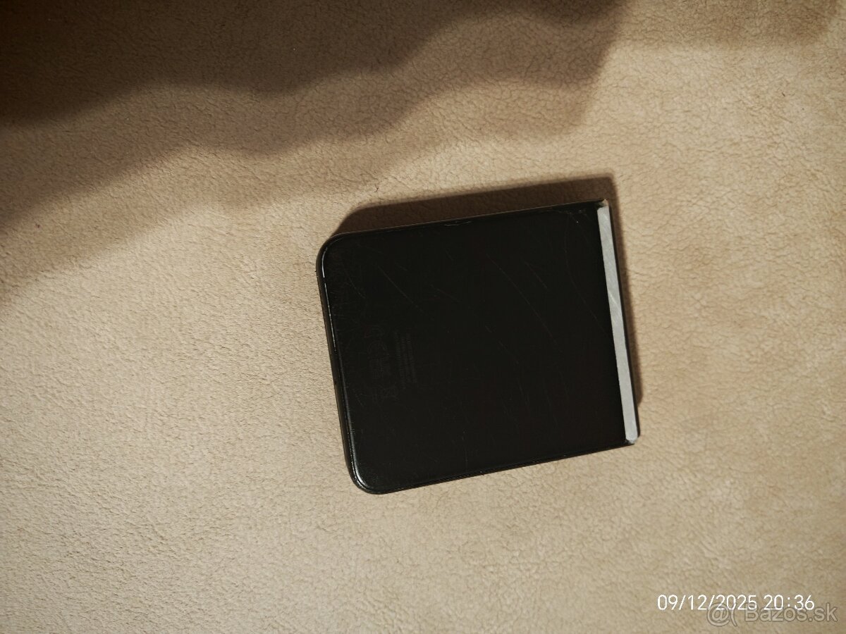 Predám telefón Samsung Z Flip3 5G 8+8GB/128GB - 4