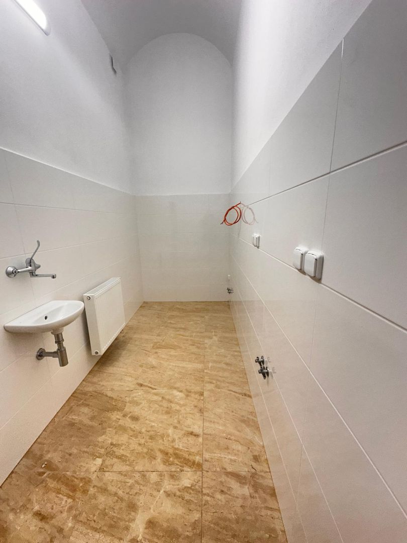 Prenájom nebytového priestoru v historickej budove priamo v - 4