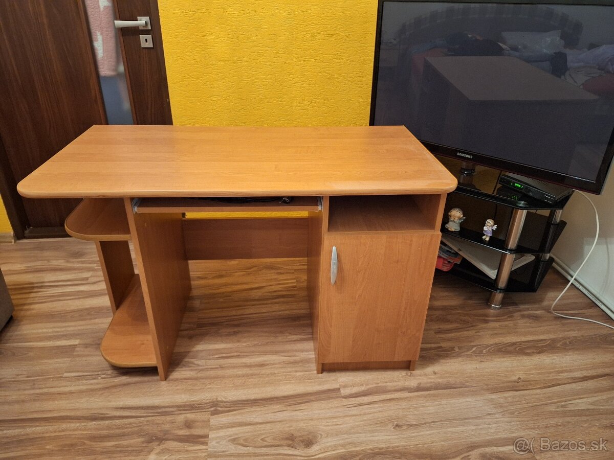 Predam PC stolik. - 4