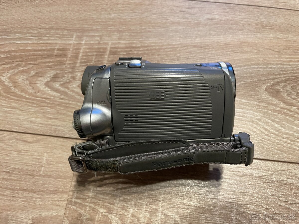 3CCD MiniDV kamera Panasonic NV-GS150 - 4