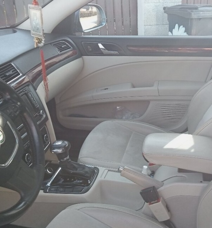 Predám Škoda superb 2.0 TDi 4x4 - 4