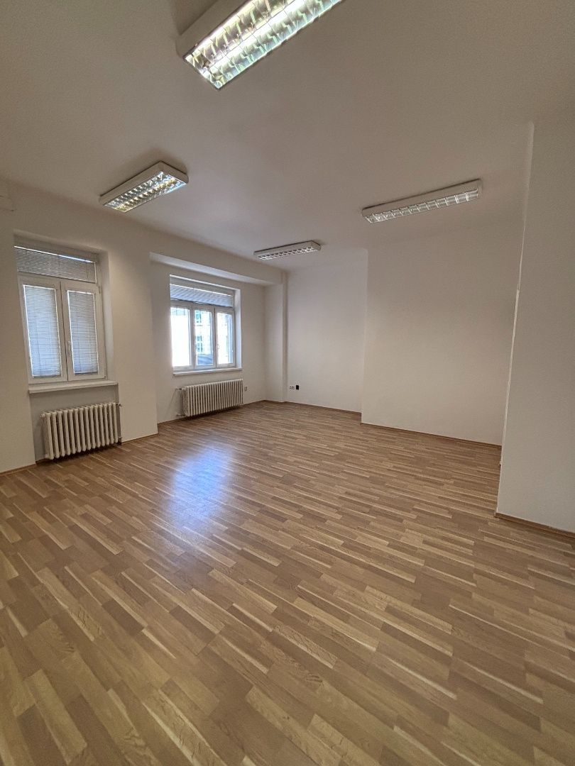 Kancelársky komplex v historickej admin. budove v Starom Mes - 4