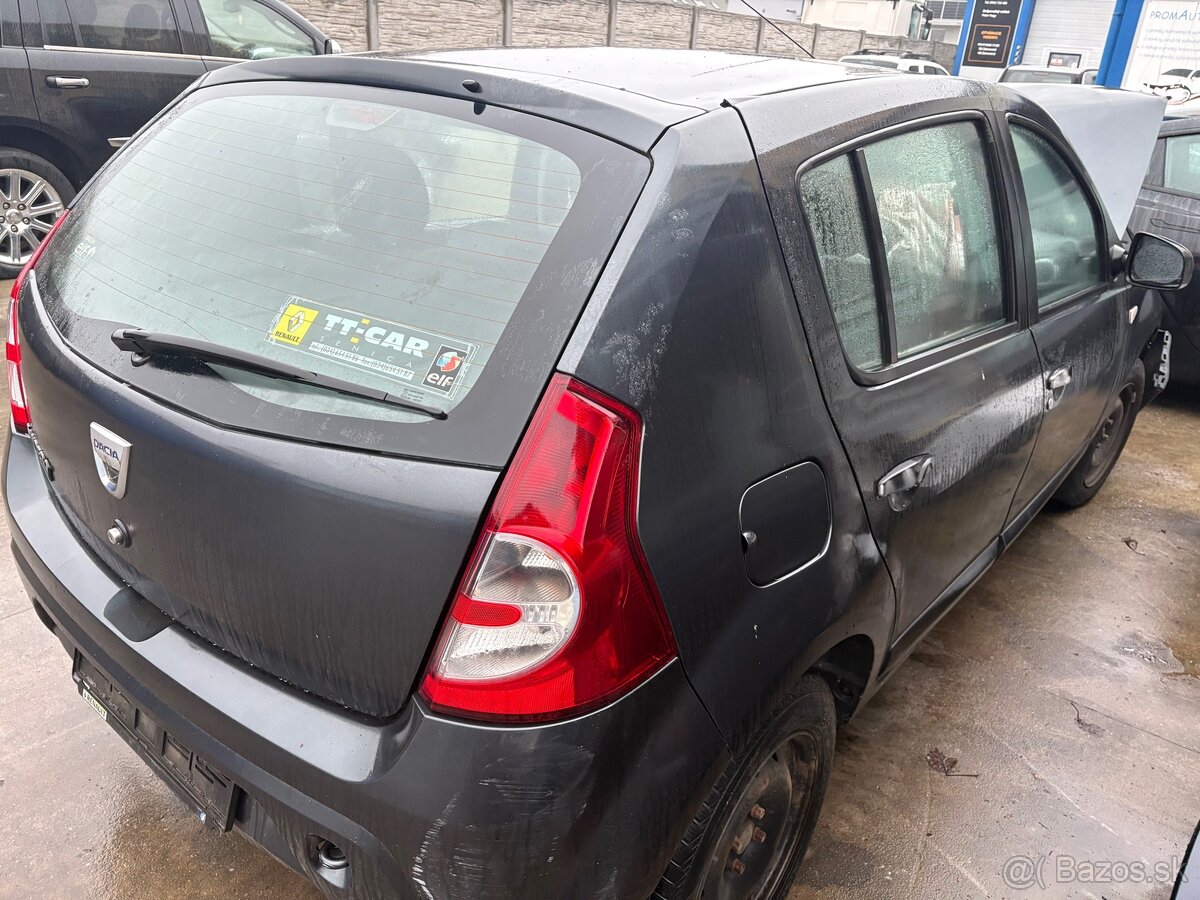 Rozpredam Daciu Sandero 1,4b 2010 - 4
